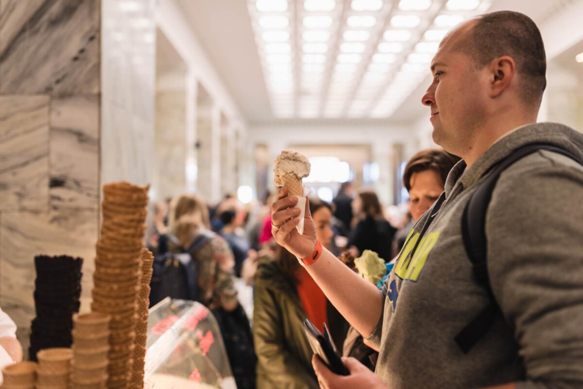 Man holding ice cream in a wafer