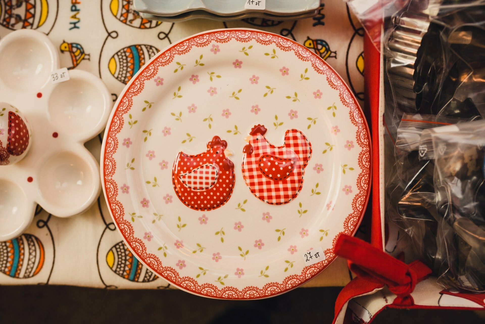 Red chicken patterned plate