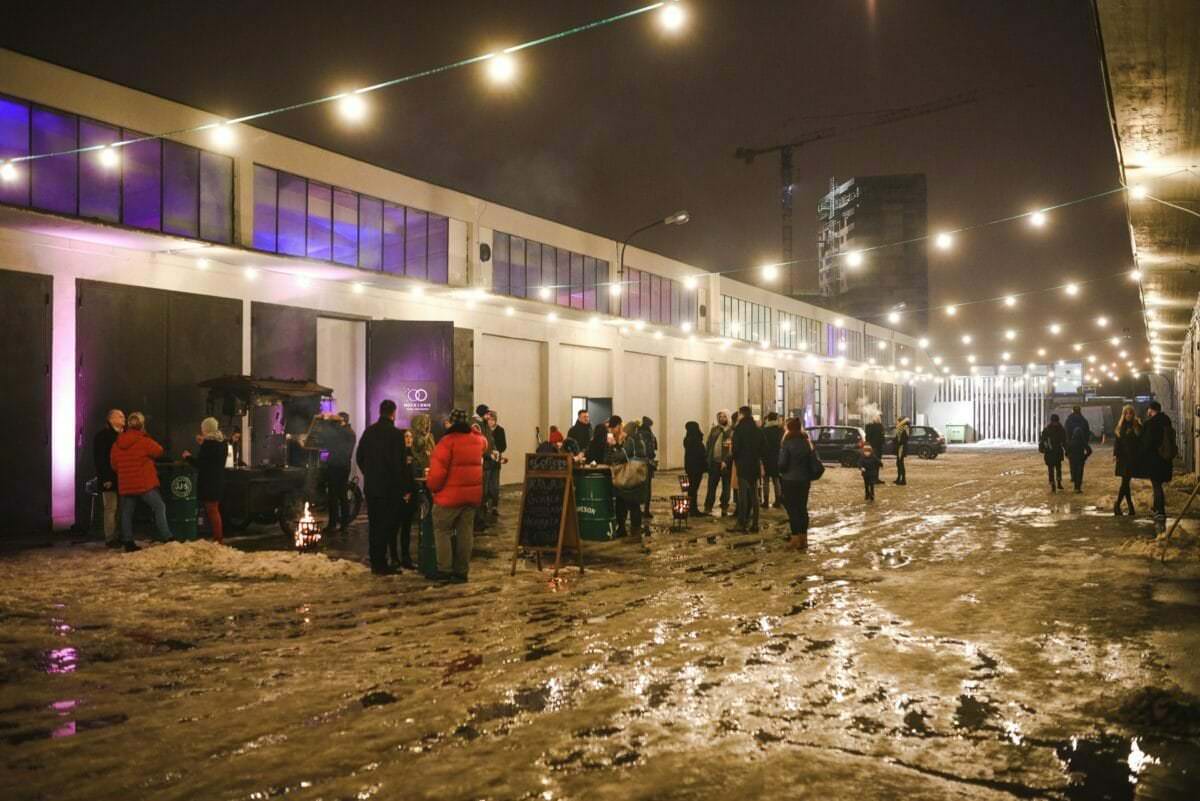 Nachtmärkte in Warschau im Winter