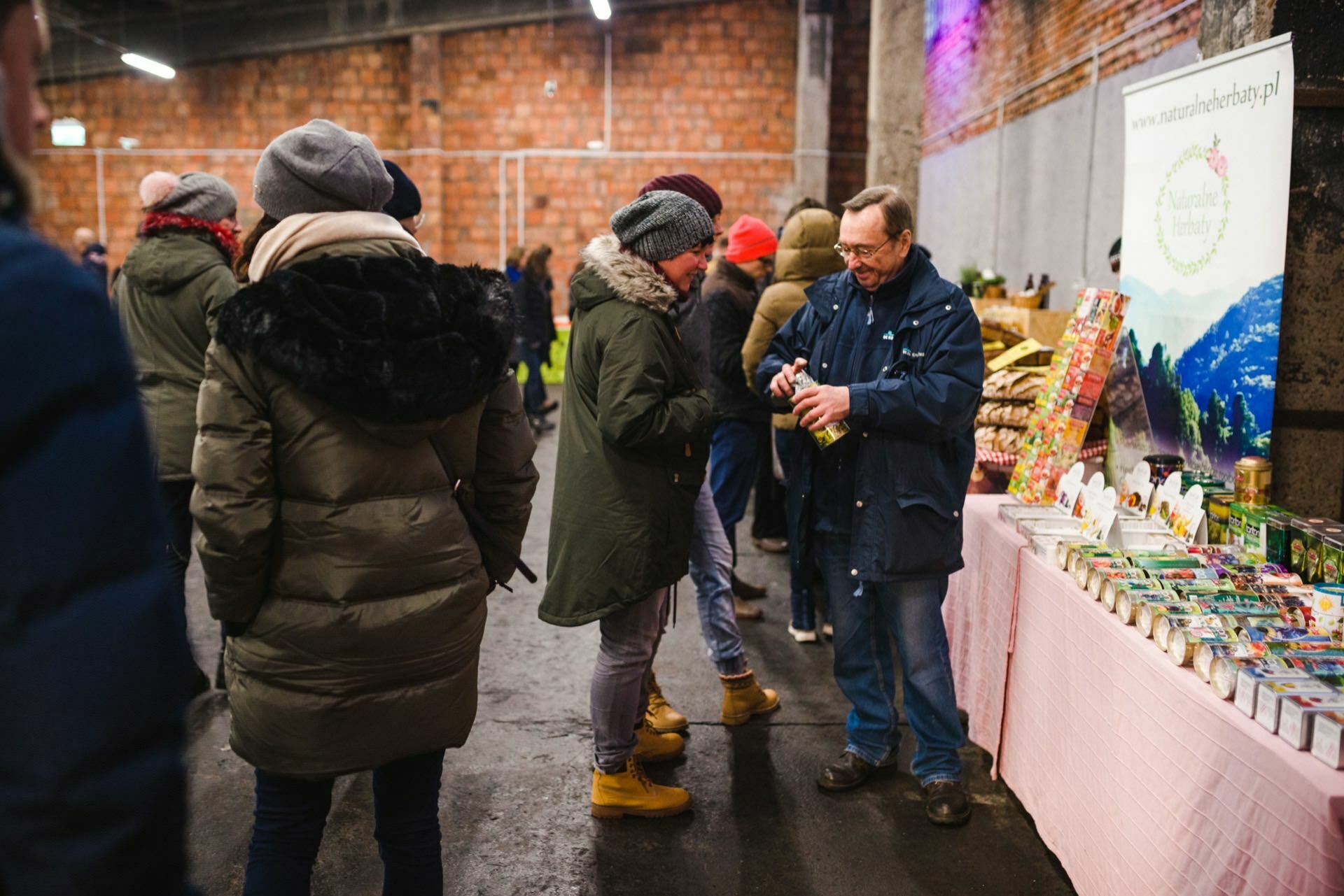 People at food fair open a can of tea