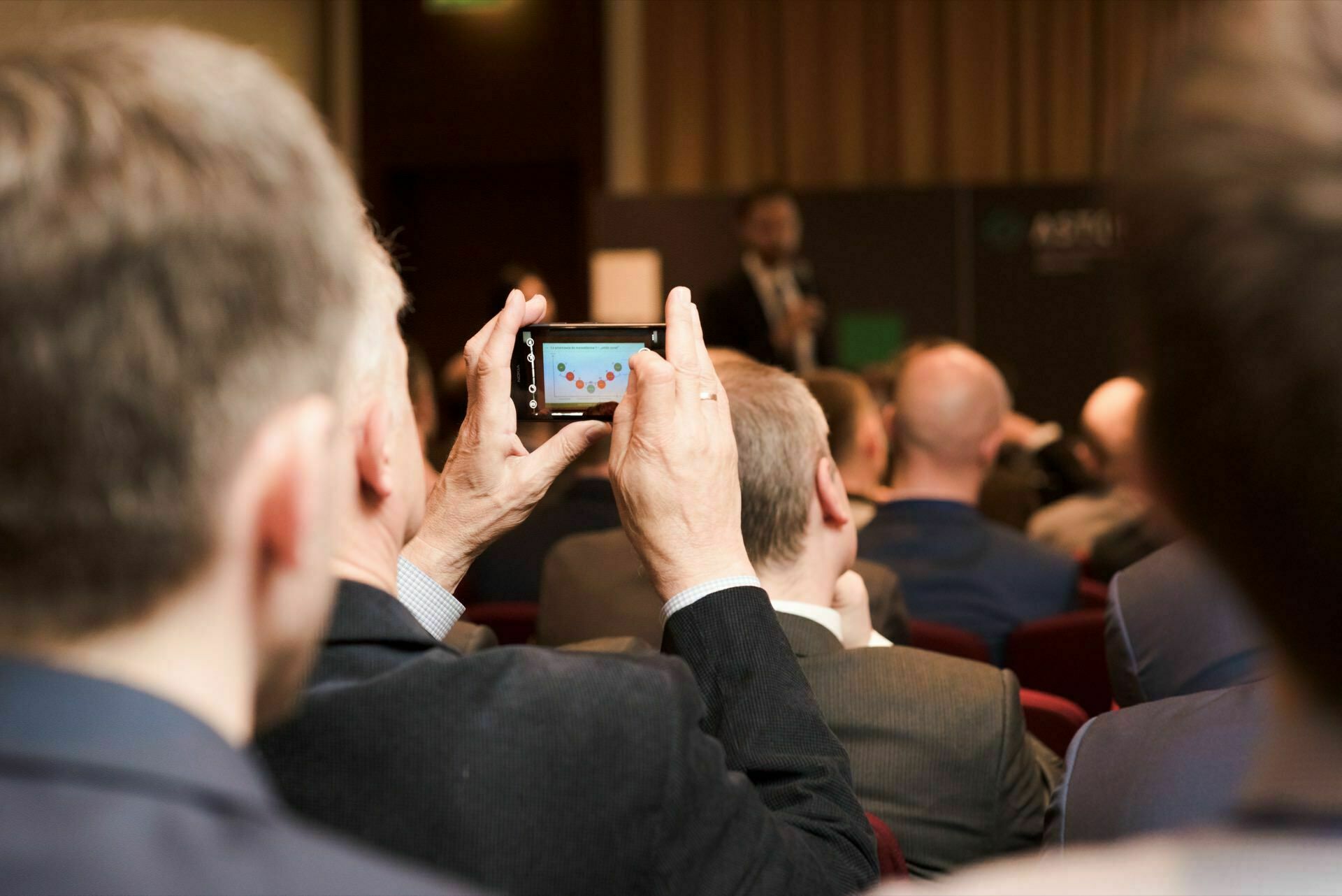 A man takes pictures of the presentation