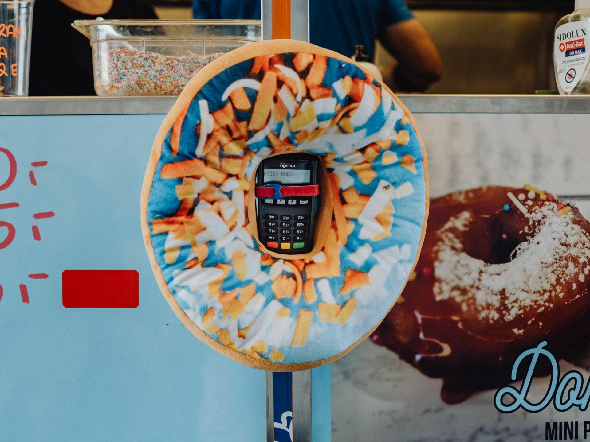 Donut payment terminal