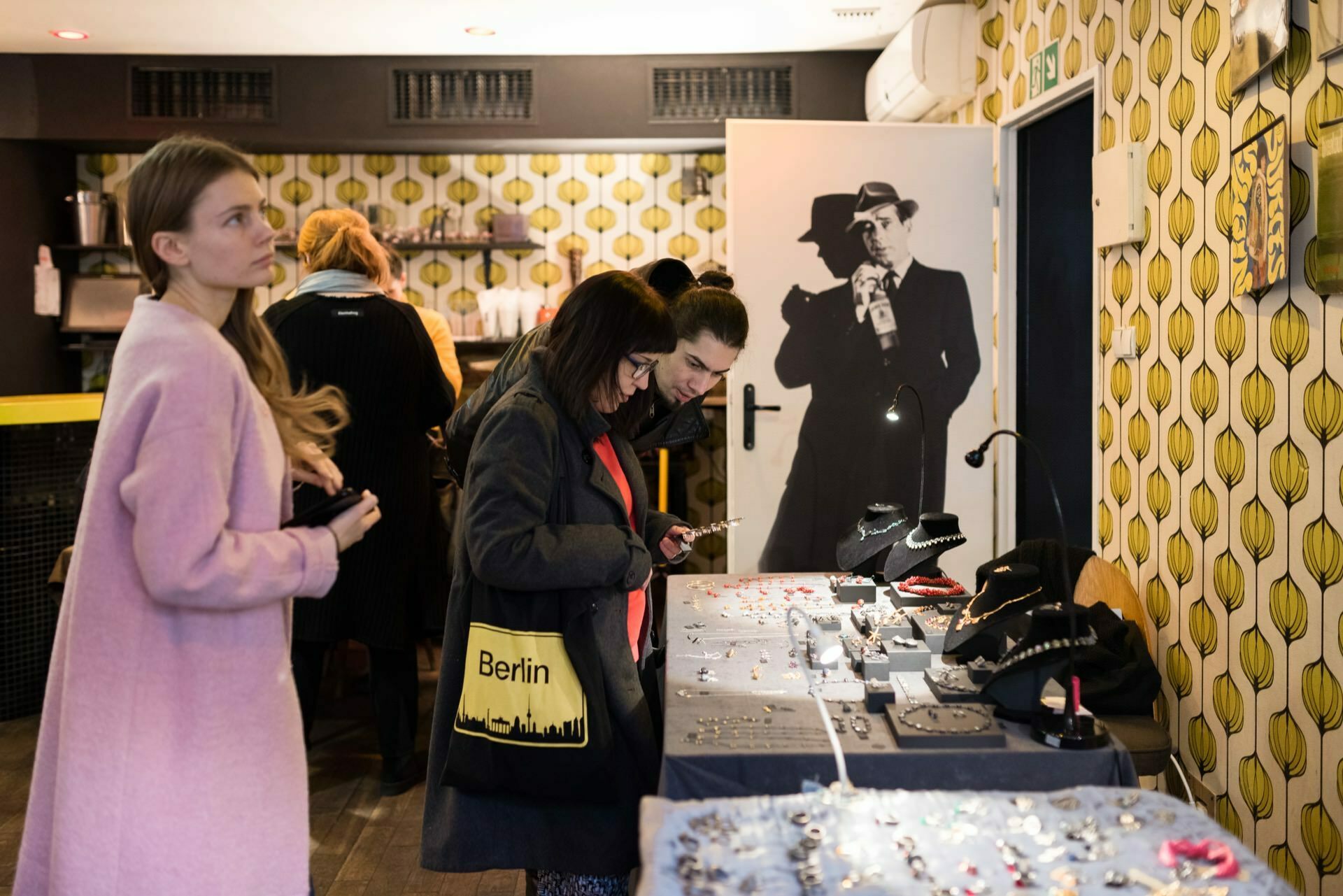 Woman with Berlin bag watches jewelry