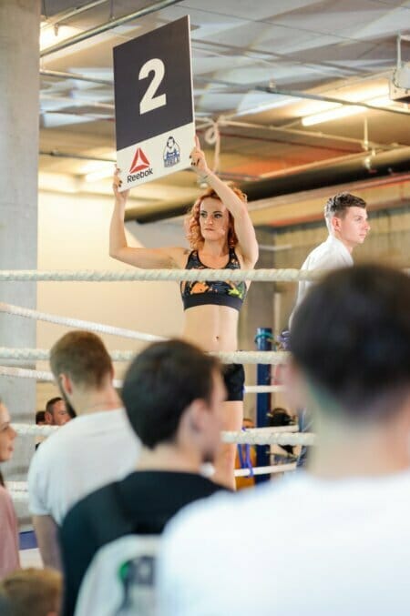 Girl points out second round of ring fight