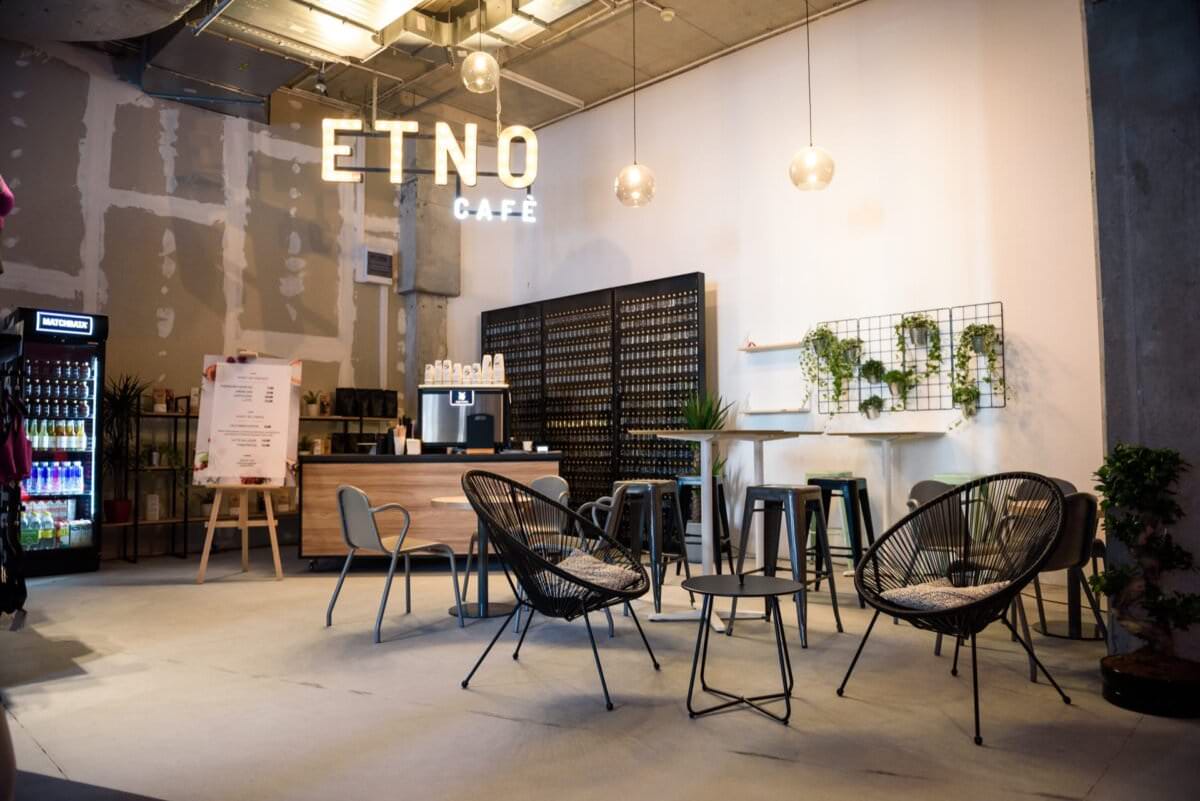 Etno cafe w reebok fit shop