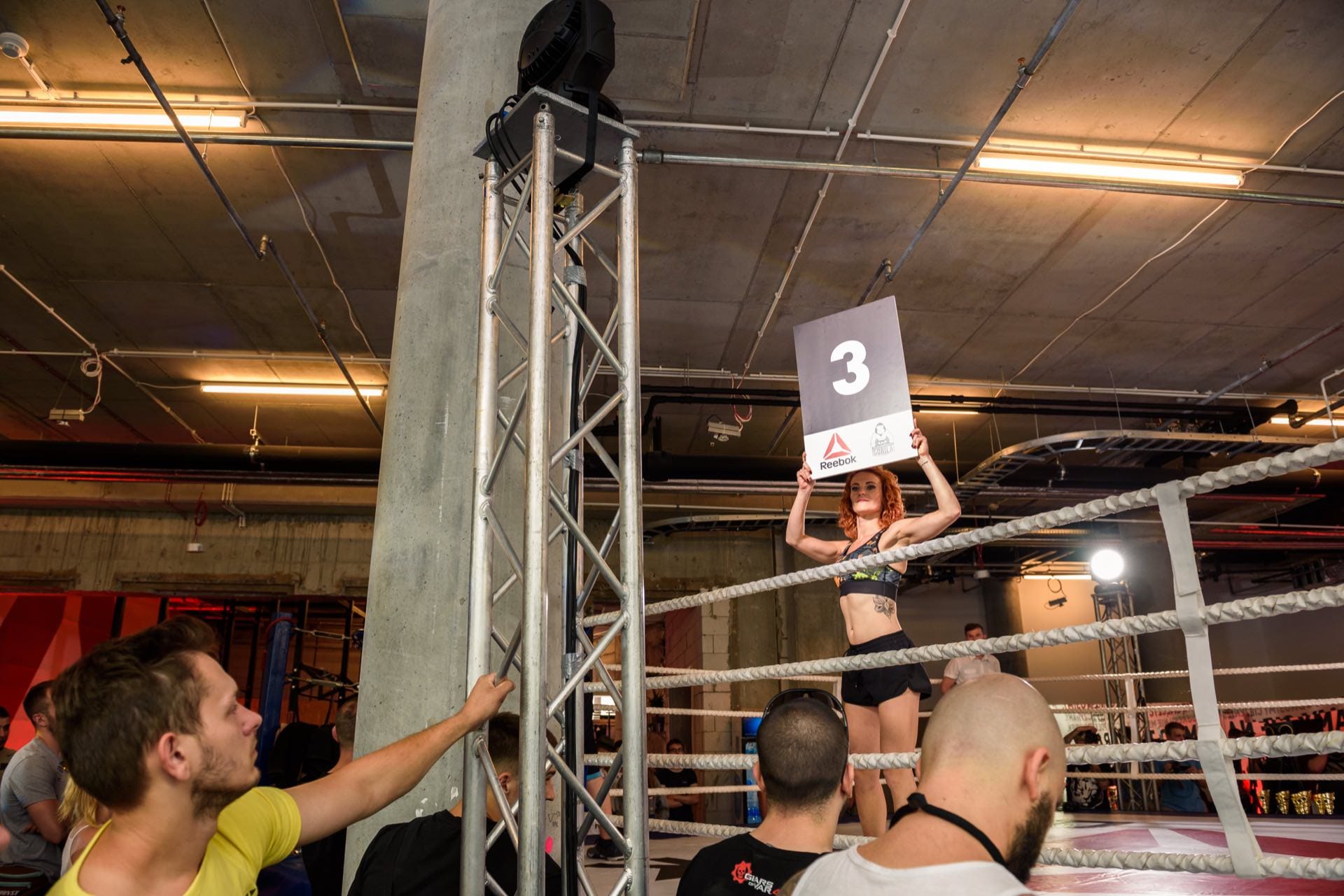 girl shows 3rd round in the ring