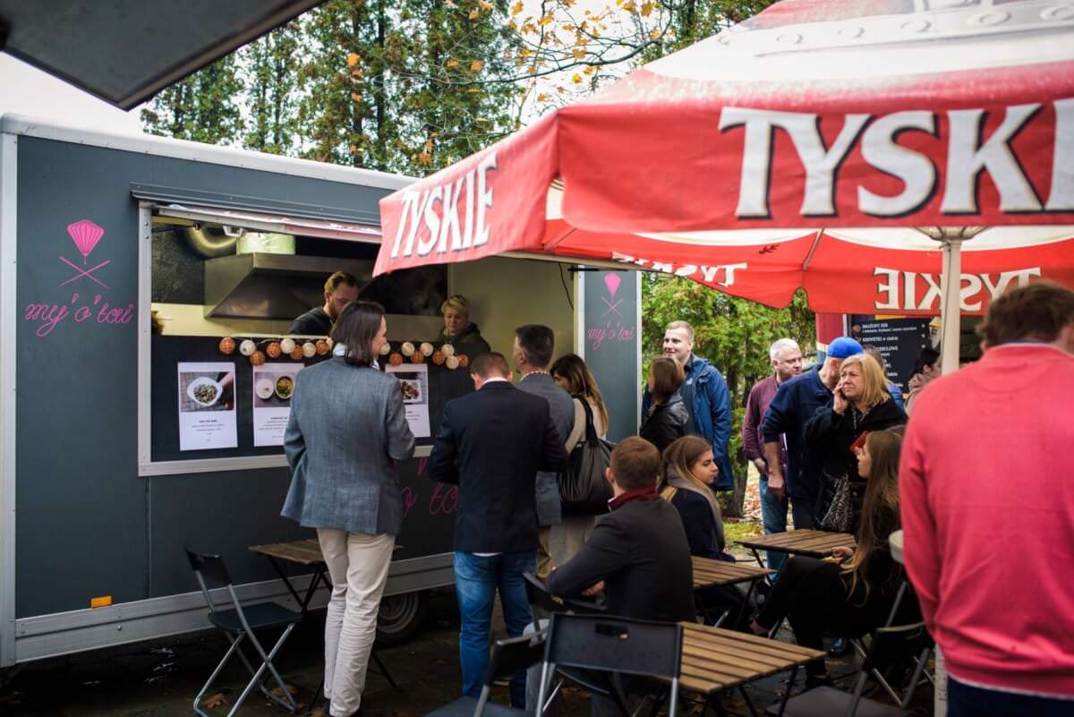 Strefa food truck podczas eventu