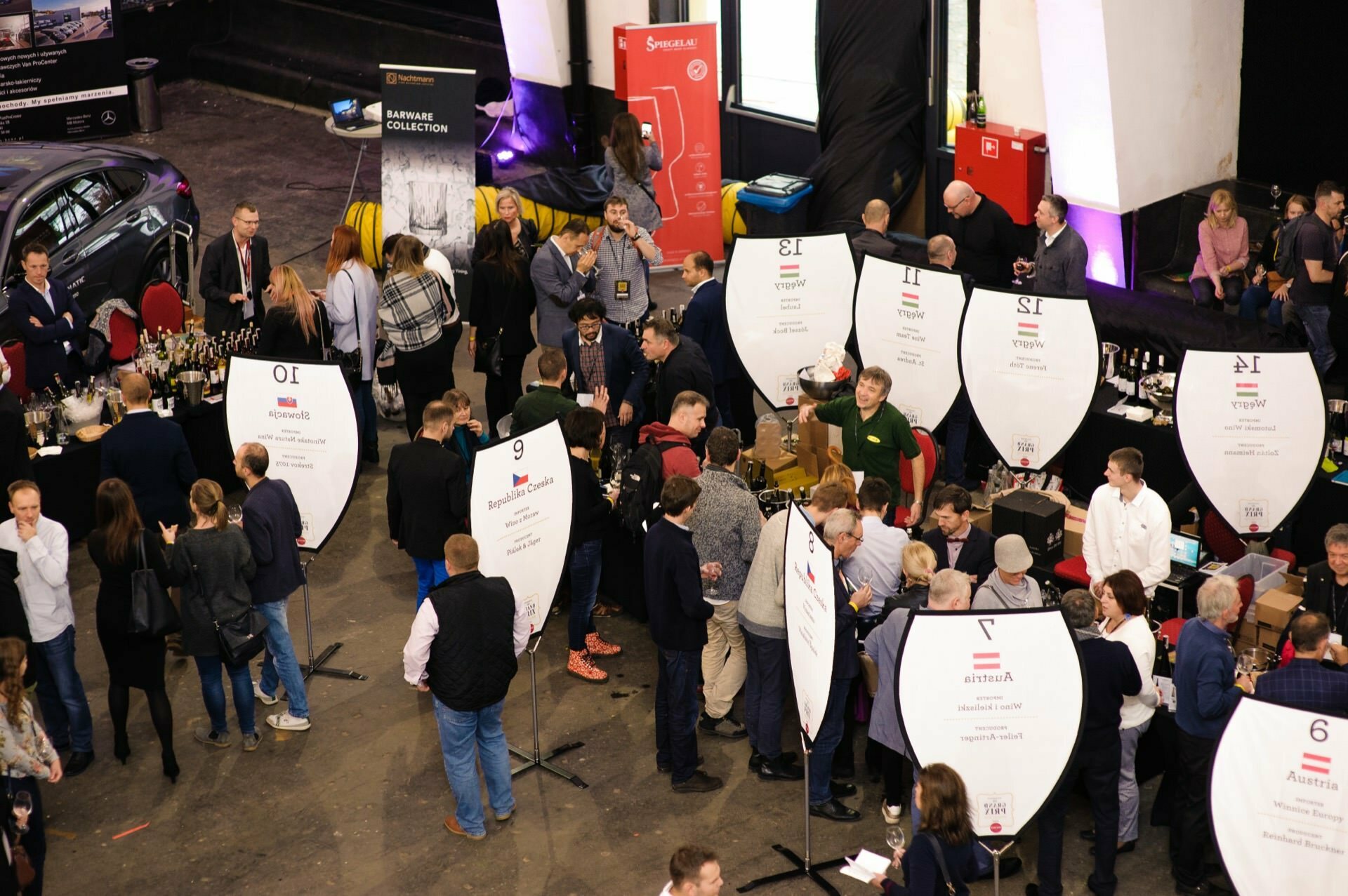 full booths at the warsaw wine fair