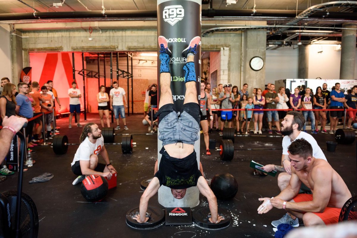 Reebok Fit Shop handstand competition