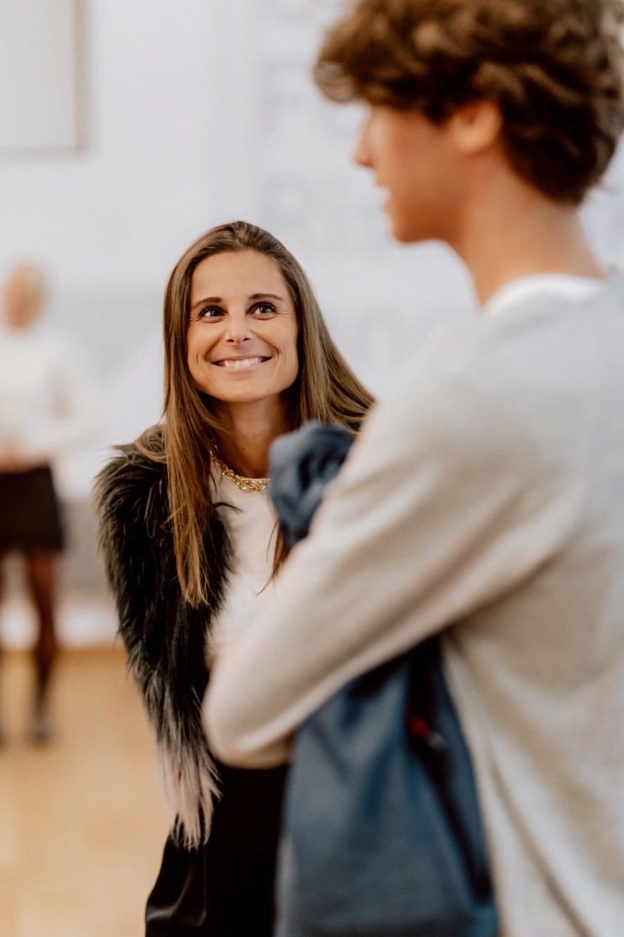 Agnieszka Kranz smiles while talking to one of the participants of the Aula Polska conference