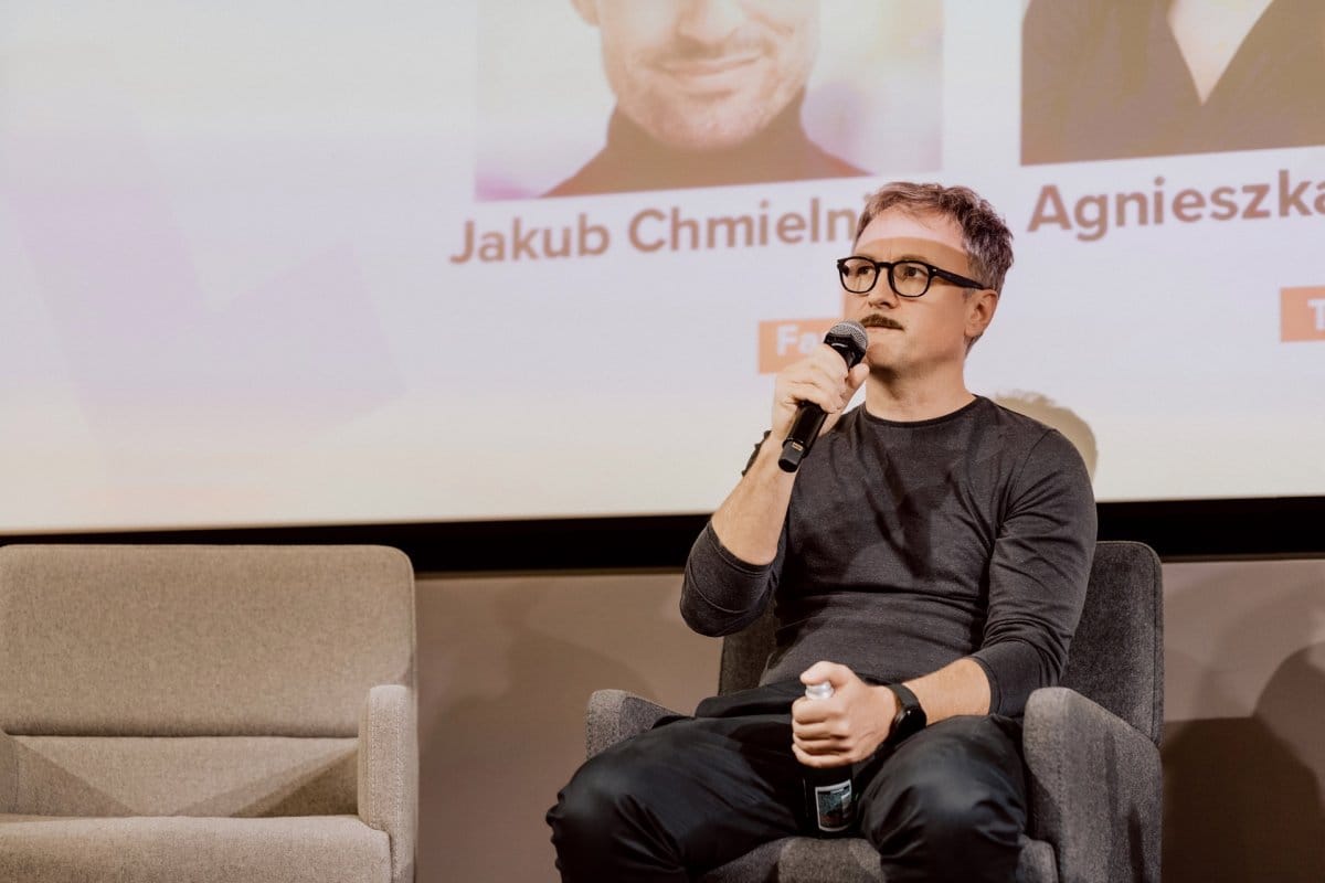 Artur Kurasinski participating in the debate during the Aula Polska