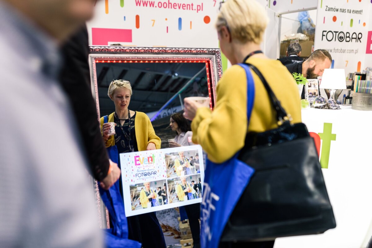 Woman with cup uses photo mirror oohevent.co.uk