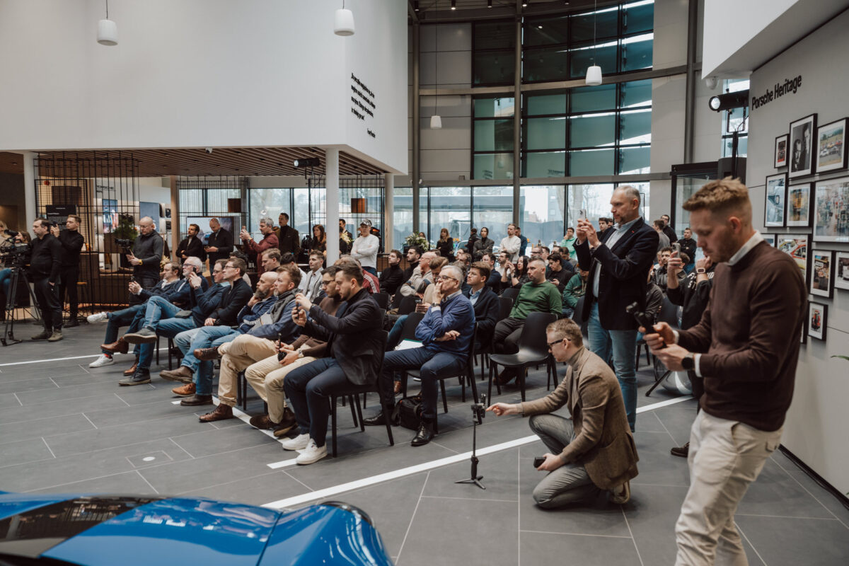 reportaz otwarcie salonu porsche wawer warszawa premiera cayenne electric 053