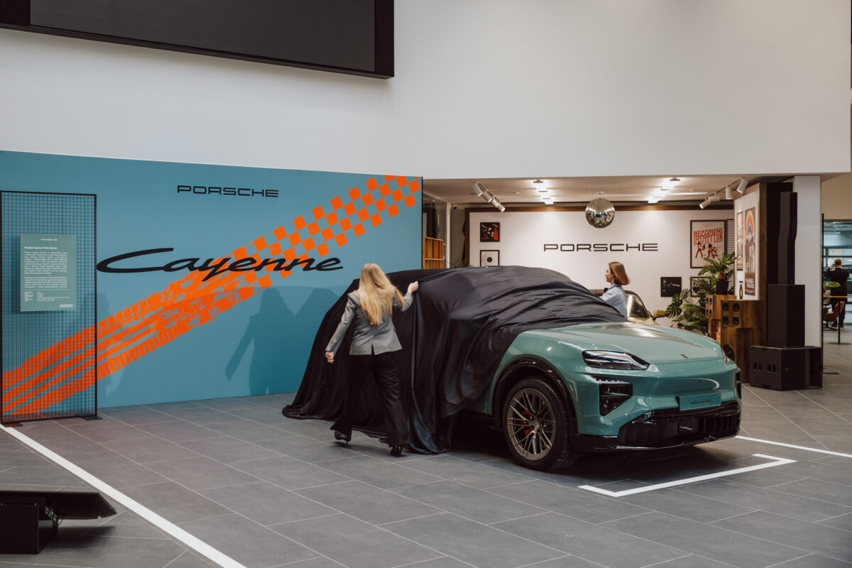 reportaz otwarcie salonu porsche wawer warszawa premiera cayenne electric 054