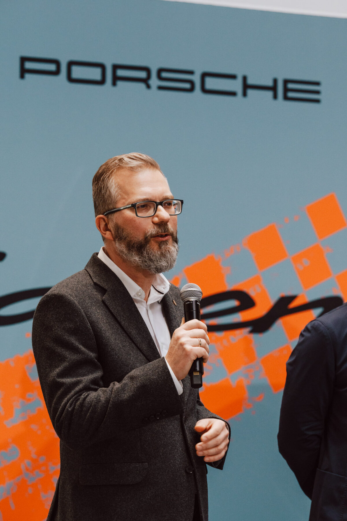 reportaz otwarcie salonu porsche wawer warszawa premiera cayenne electric 073