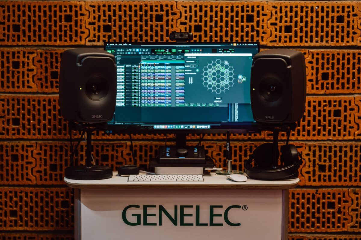 Stanowisko demonstracyjne Genelec na AES Europe 2025