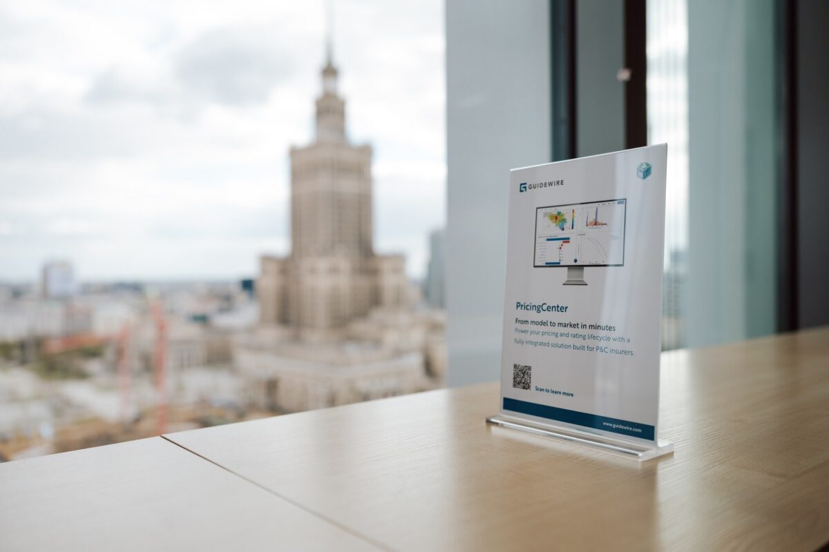 Materiały Guidewire PricingCenter z widokiem na Warszawę