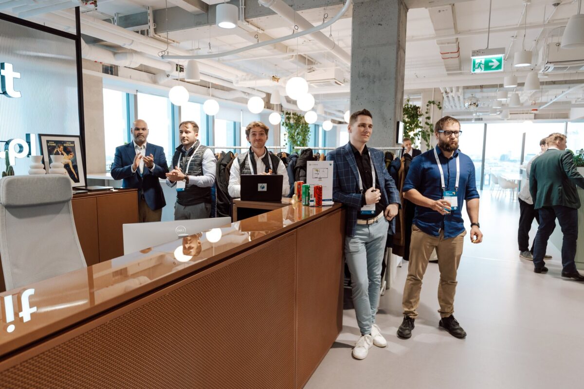 Zespół przygotowuje case study na Guidewire Warsaw Pricing Meetup 2026
