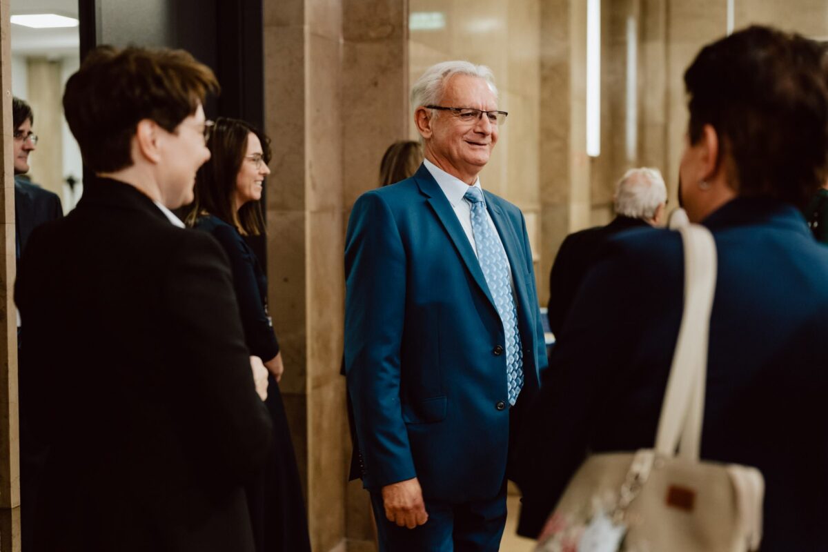 Goście przed otwarciem konferencji jubileuszowej RCL