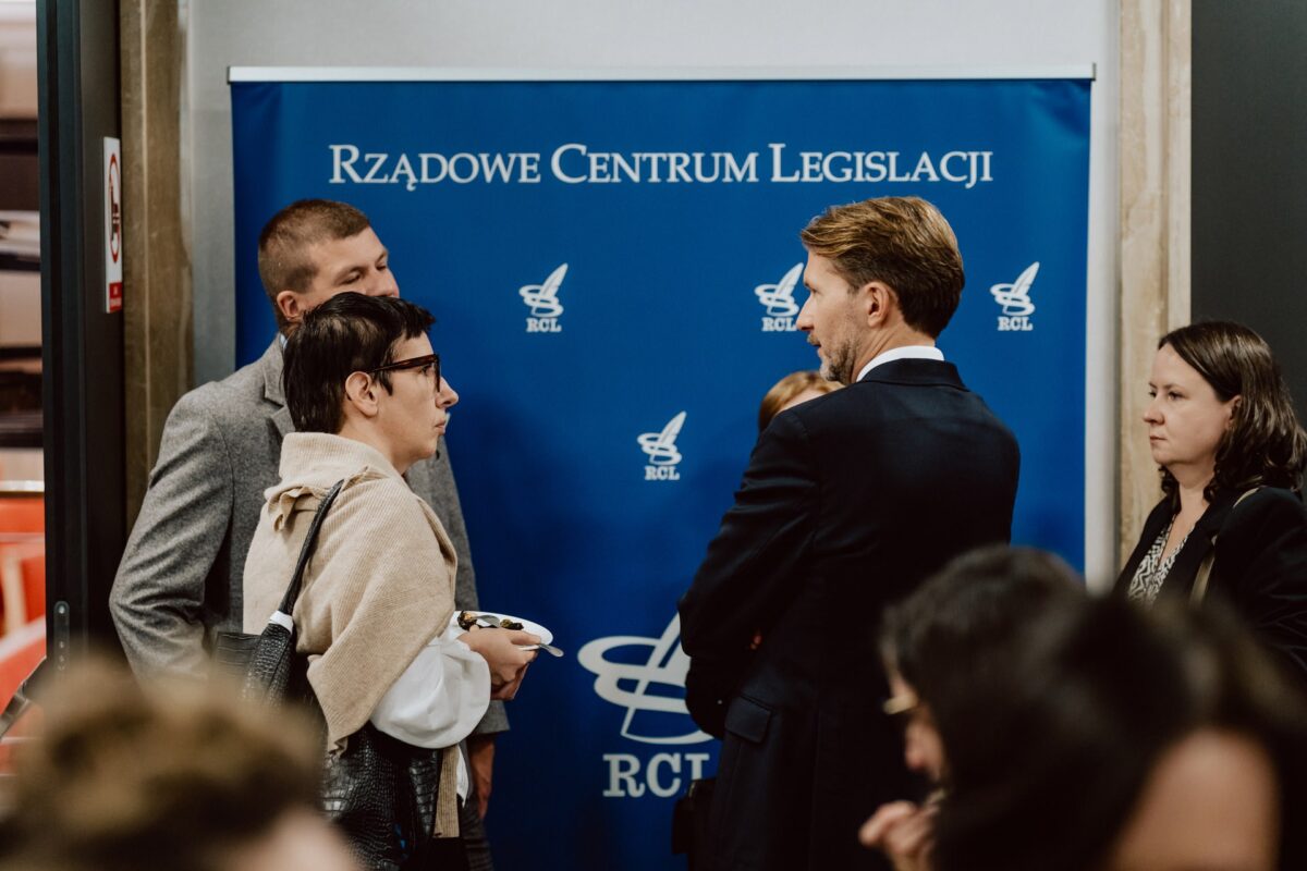 Networking przy ściance RCL po konferencji