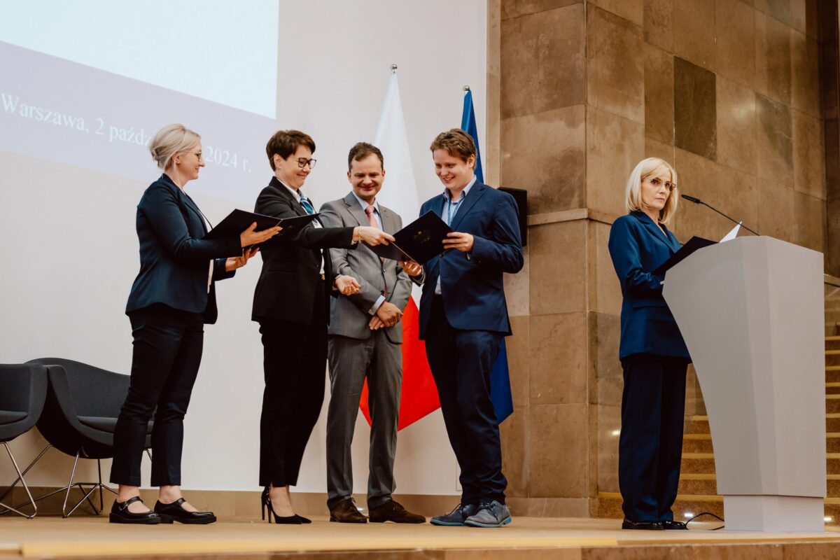 Wręczenie dyplomów absolwentom aplikacji legislacyjnej