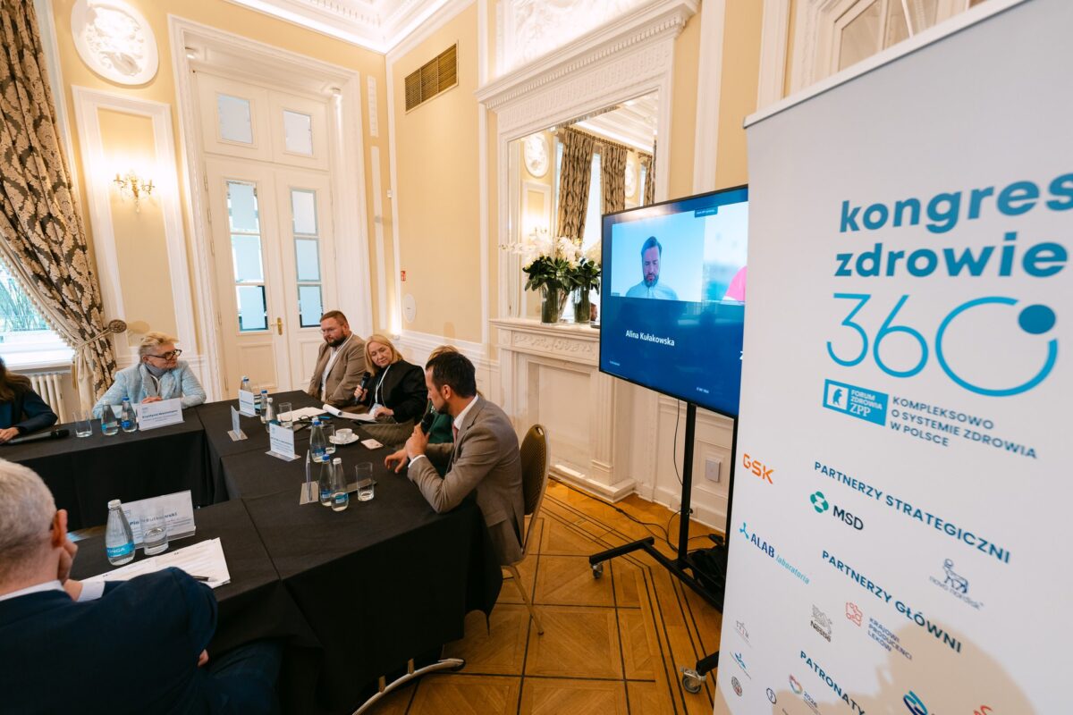 Rollup Kongresu Zdrowie 360 przy panelu z połączeniem online