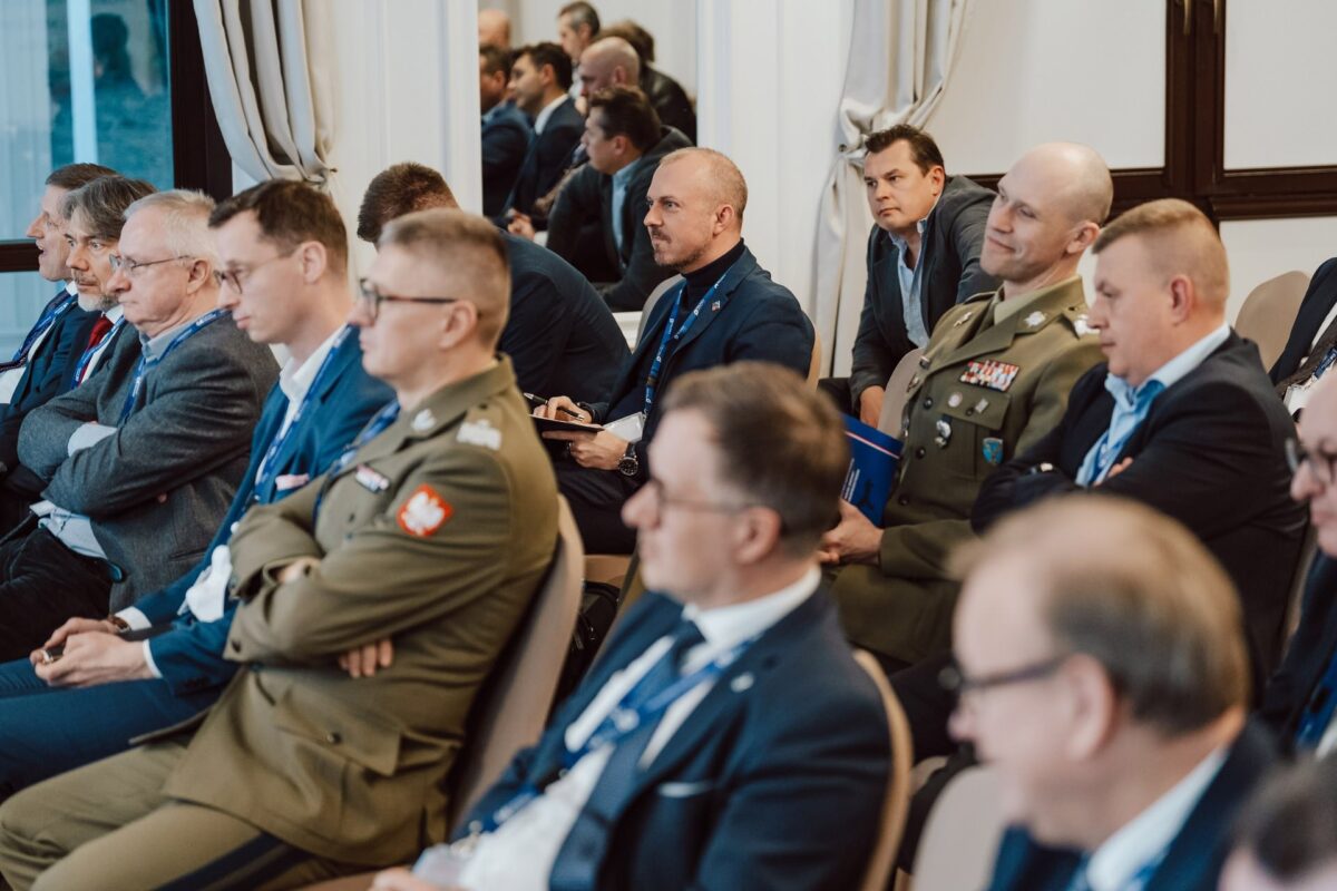 Publiczność podczas seminarium eksperckiego, sala widziana z boku