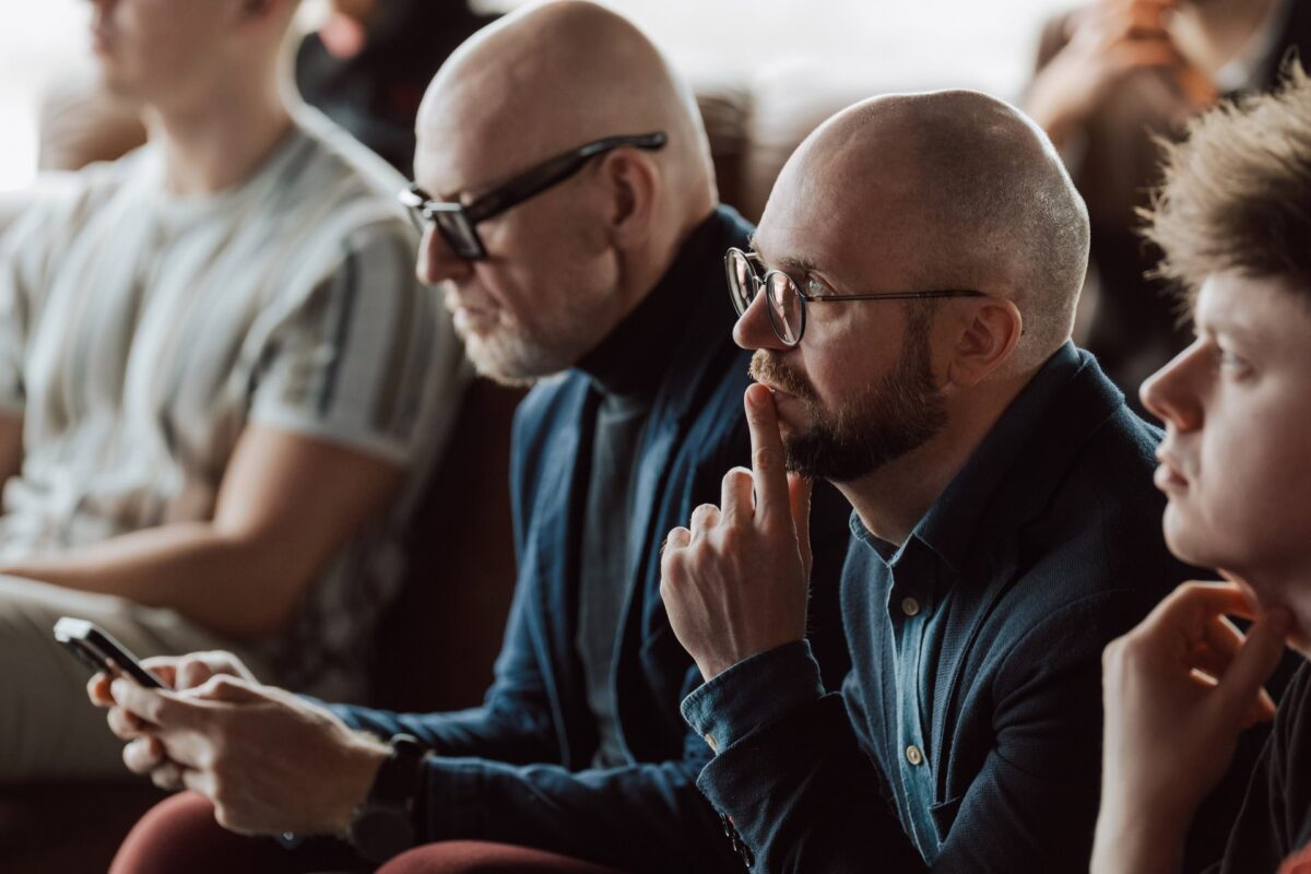 Uczestnicy debaty prasowej Dieta (nie)prawdy słuchają prezentacji