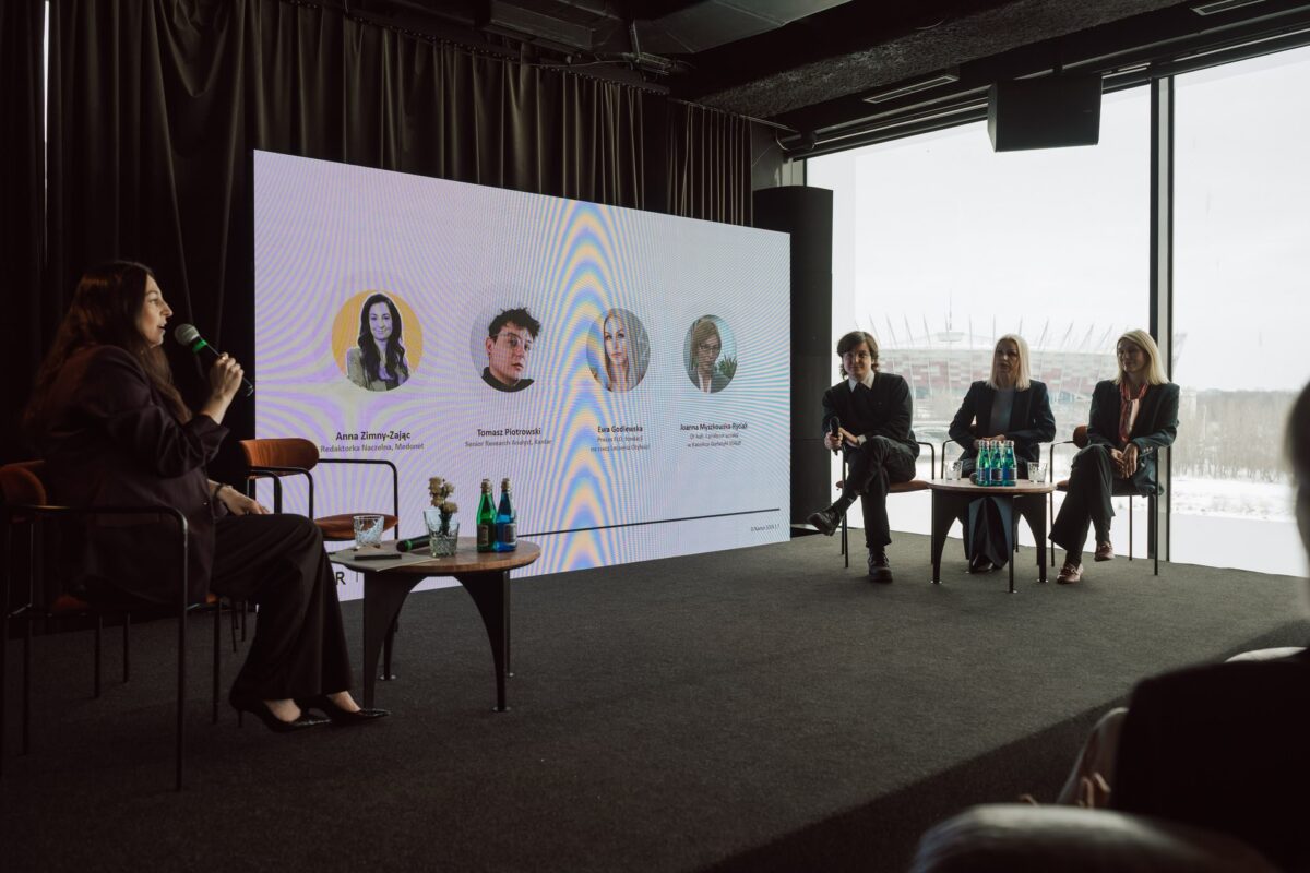 Moderatorka i panel ekspertów podczas debaty prasowej Dieta (nie)prawdy