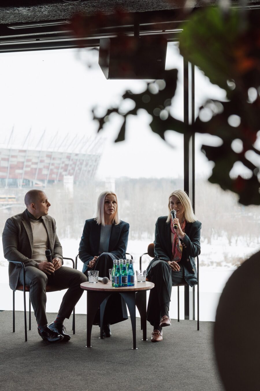 Panel ekspertów debaty Dieta (nie)prawdy fotografowany przez zieleń