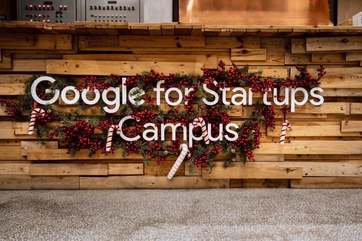 Logo Google for Startups Campus podczas gali Aulery 2022