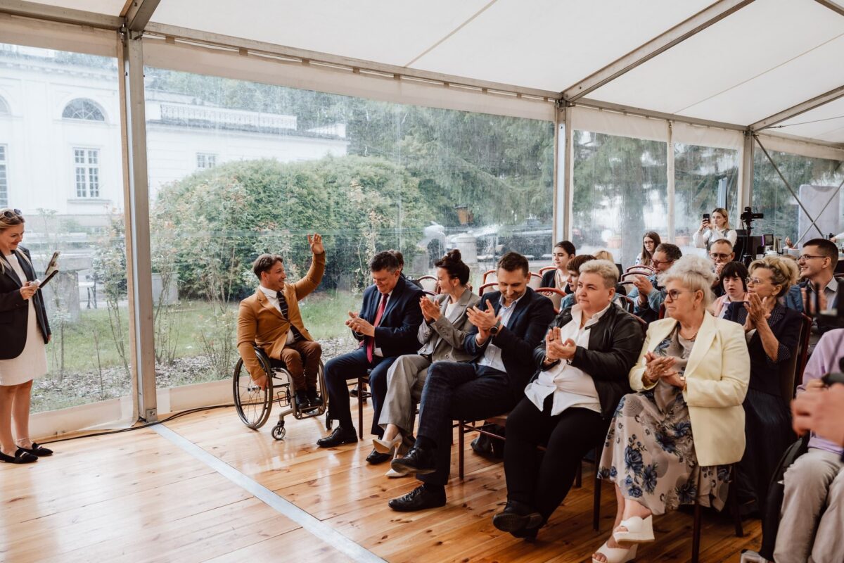 Publiczność gali MCPS nagradza laureata brawami