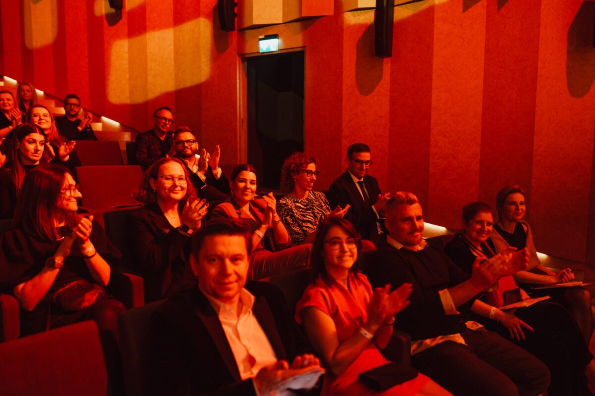 Publiczność oklaskuje laureatów gali MIXX Awards 2025
