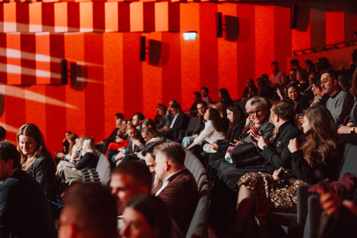 Widownia oklaskuje laureatów gali MIXX Awards 2025
