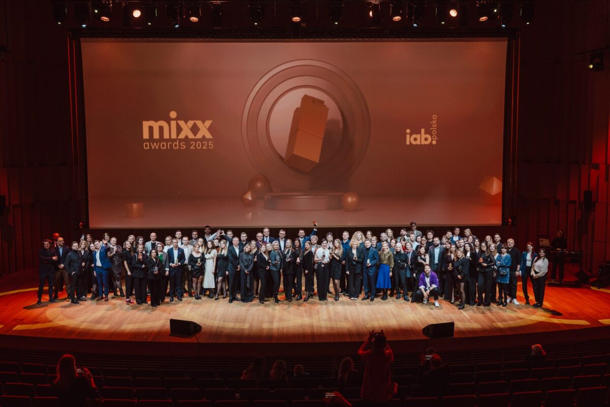 Wspólne zdjęcie laureatów gali MIXX Awards 2025