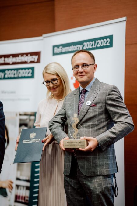 Wręczenie nagrody ReFarmator 2021/2022 Głównemu Inspektorowi Farmaceutycznemu Ewie Krajewskiej
