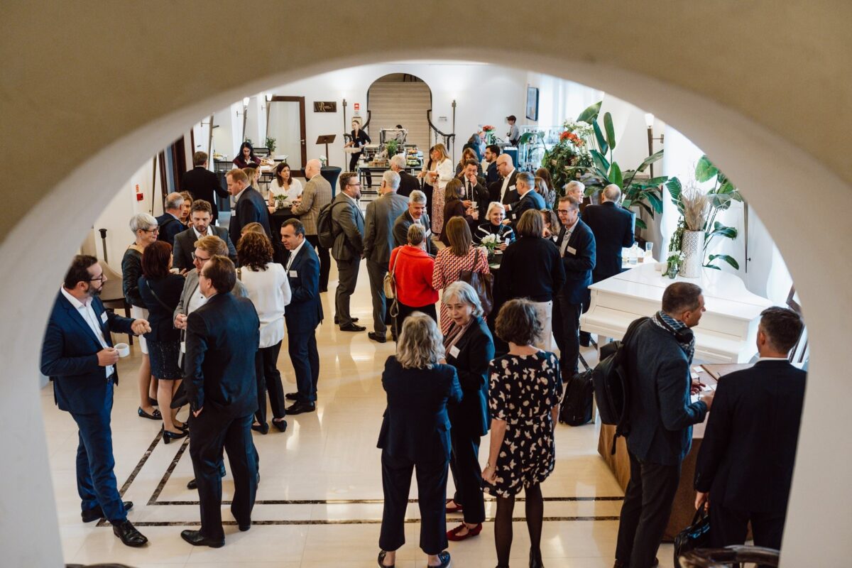 Przerwa networkingowa w hotelu MaMaison Le Regina podczas konferencji EFFA