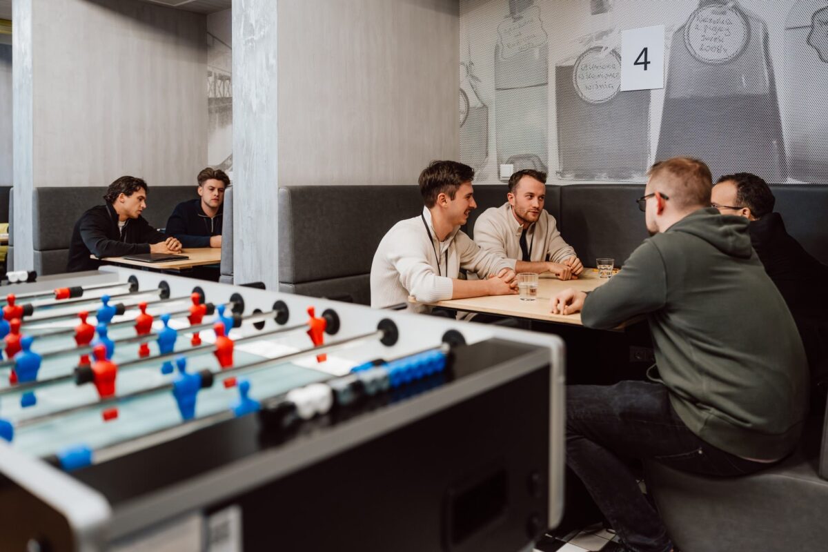 Strefa relaksu z piłkarzykami podczas przerwy na Founders Connect 5