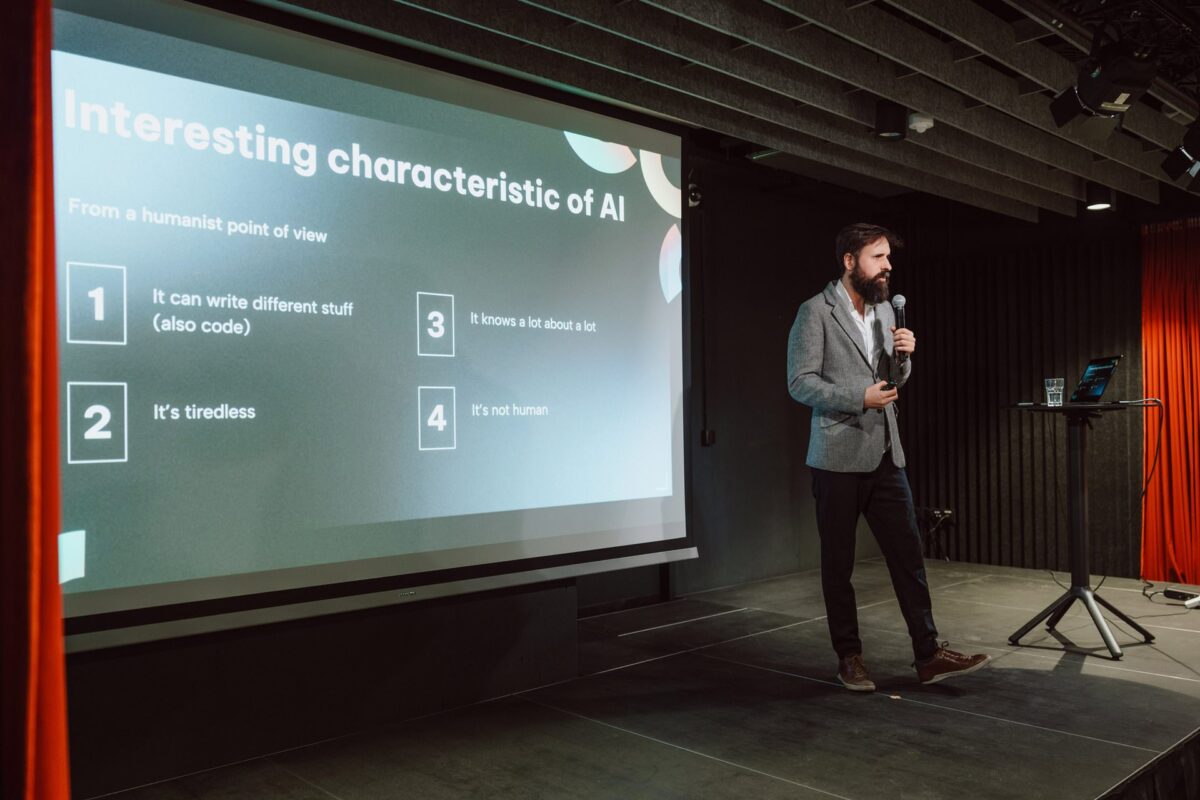 Publiczność Post Software 2026 podczas wystąpienia, widok od tyłu
