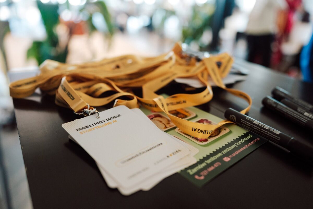 Identyfikatory konferencji Kozieł i Przyjaciele: Storytelling AI przygotowane przy rejestracji