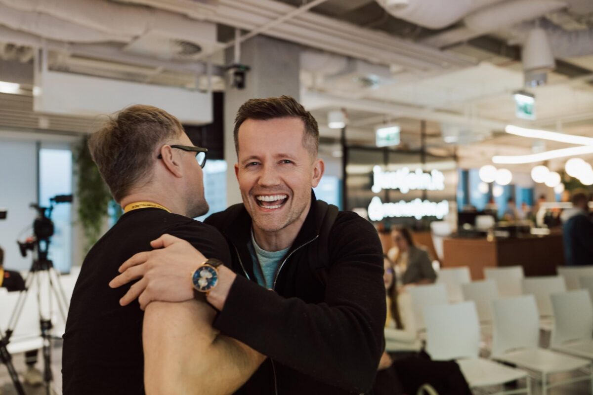Powitanie uczestników podczas networkingu na konferencji Storytelling AI