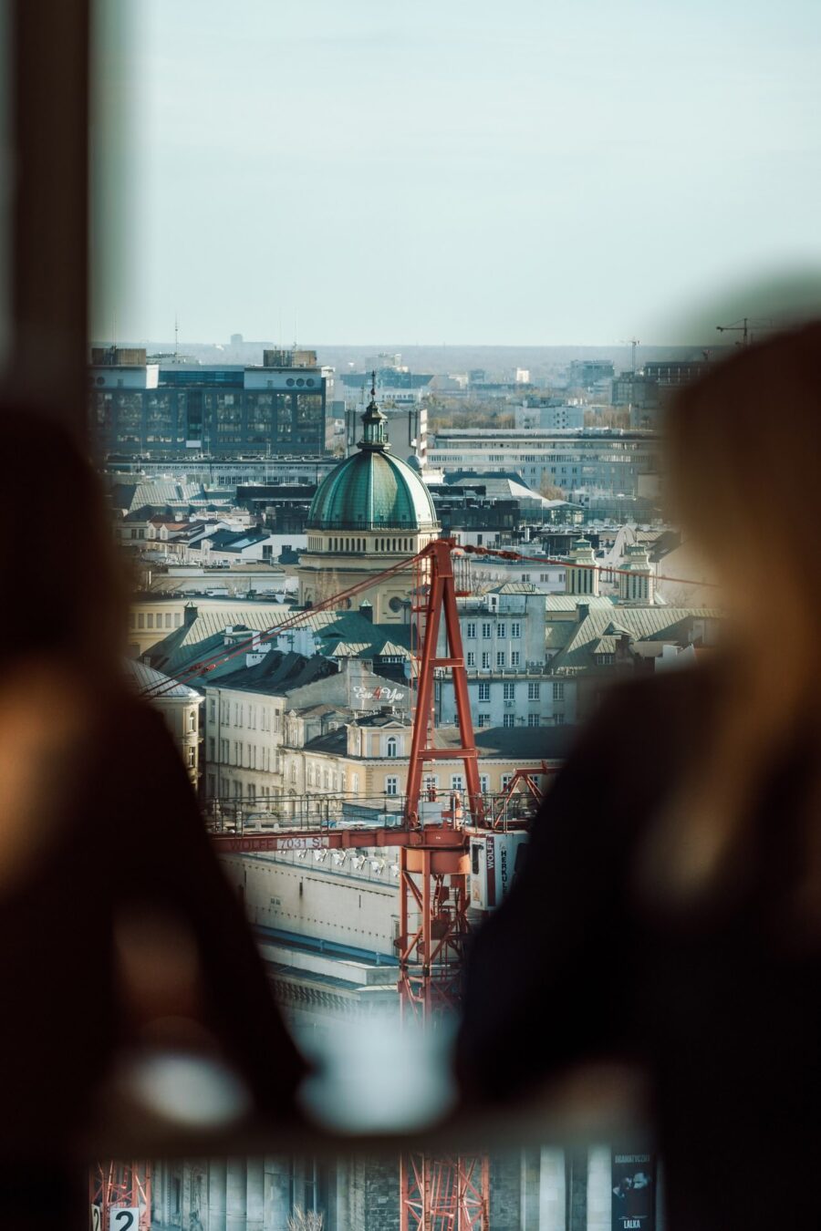 Panorama Warszawy widziana z sali konferencyjnej podczas Kozieł i Przyjaciele: Storytelling AI