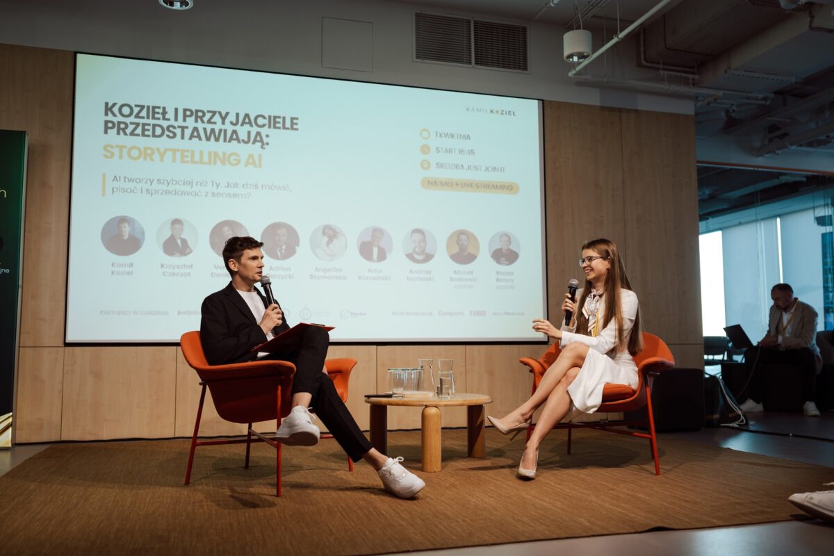 Rozmowa w formacie wywiadu na scenie konferencji Storytelling AI