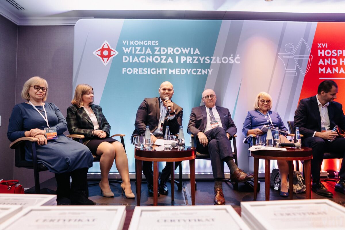 Panel dyskusyjny VI Kongresu Wizja Zdrowia 2022, na pierwszym planie certyfikaty dla szpitali