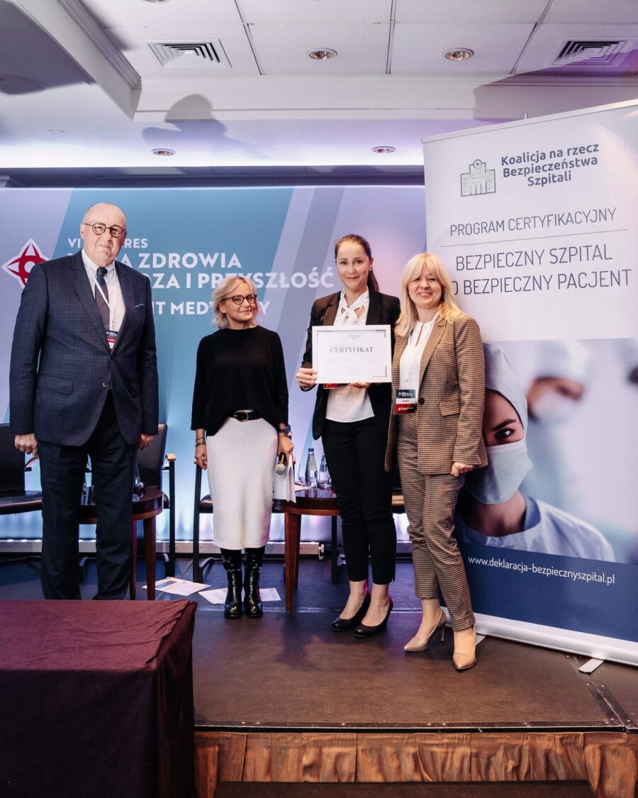 Wręczenie certyfikatu Bezpieczny Szpital to Bezpieczny Pacjent podczas VI Kongresu Wizja Zdrowia 2022