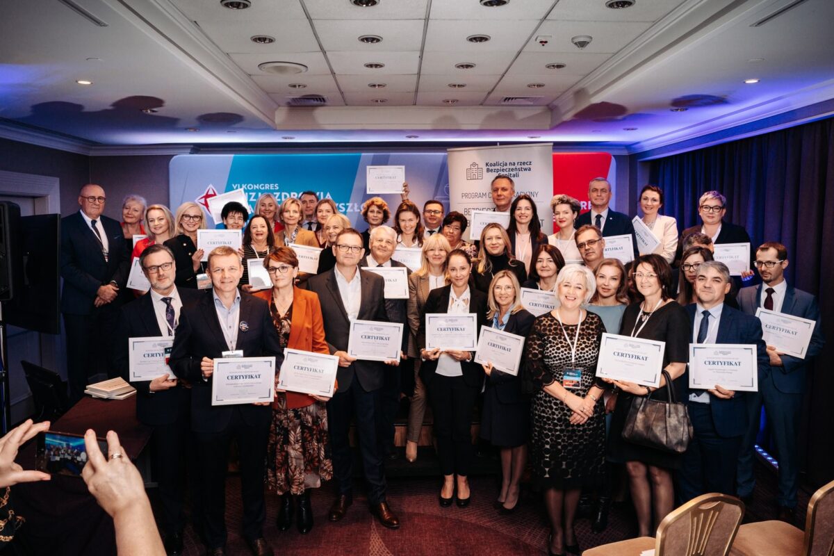 Laureaci programu certyfikacyjnego na scenie VI Kongresu Wizja Zdrowia 2022