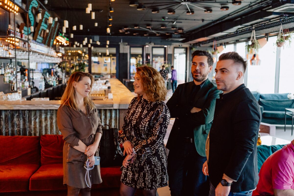 Networking podczas premiery smartfona w klubie SEN