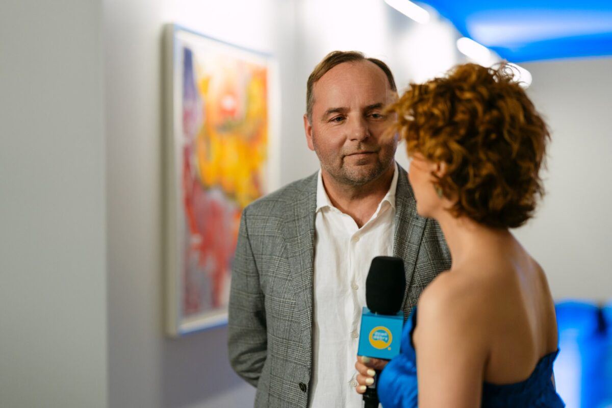 Wywiad podczas wernisażu STARS. FANGOR. SYLWESTROWICZ. dla mediów ogólnopolskich