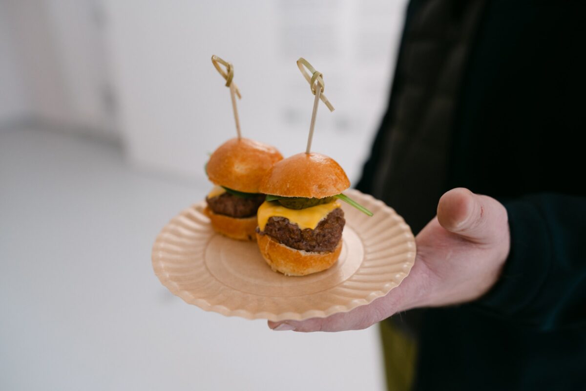 Catering podczas wernisażu w Instytucie Fotografii Fort