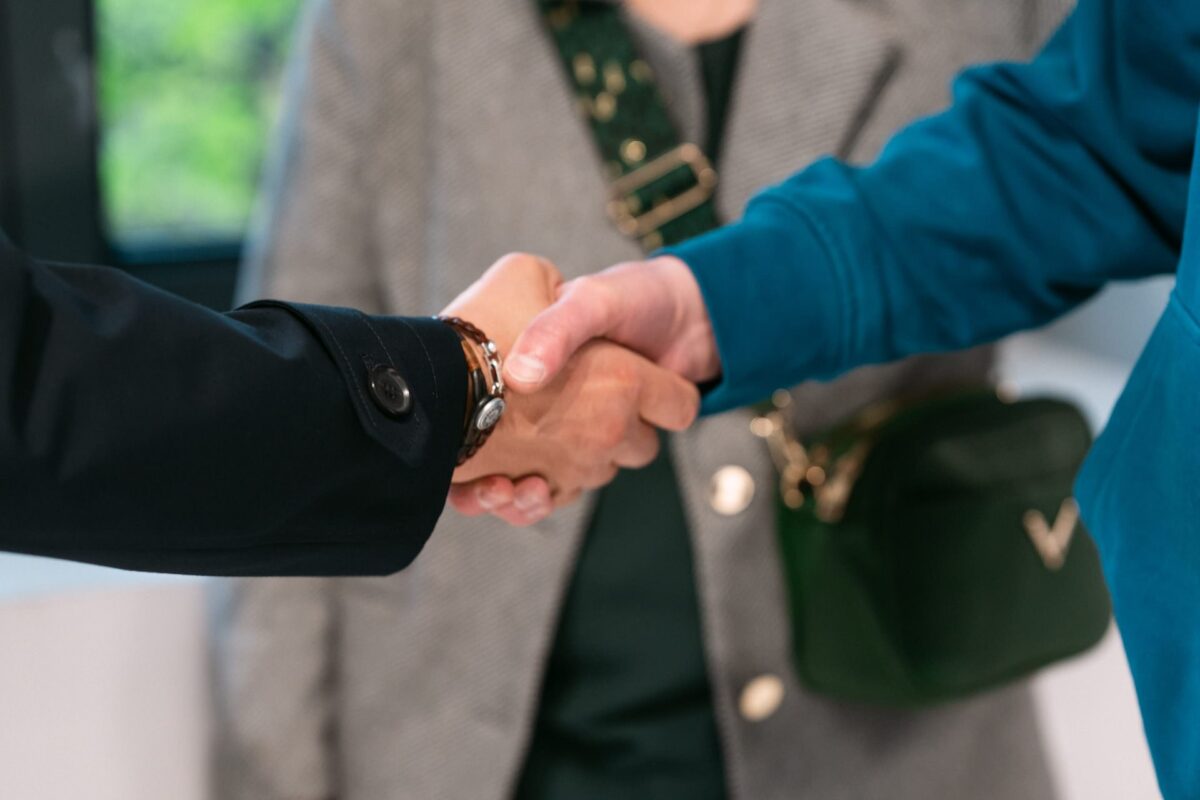Powitanie gościa podczas otwarcia Instytutu Fotografii Fort